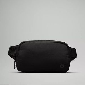 LULULEMON Everywhere Belt Bag Mini
Ripstop